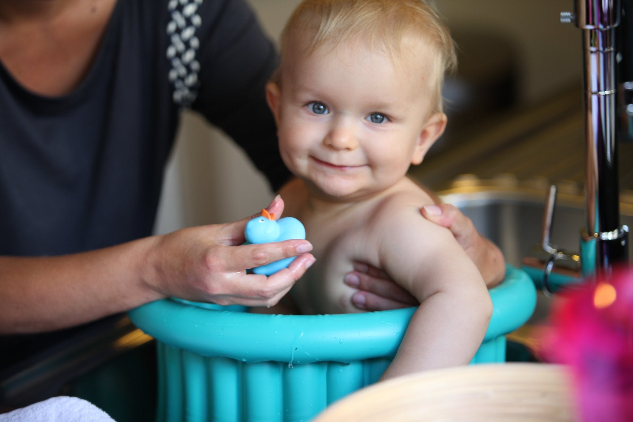 Cupcake Babies Small Bath Turquoise & travel pouch & inflator (suitable from birth up to 1 year) - Cupcake Babies USA