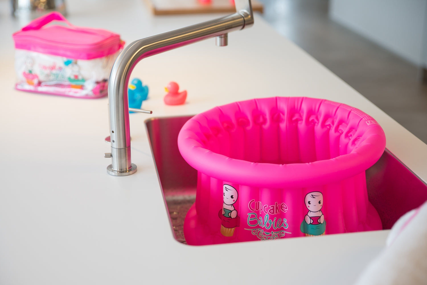 Cupcake Babies Small Bath Pink &amp; travel pouch &amp; inflator (suitable from birth up to 1 year)