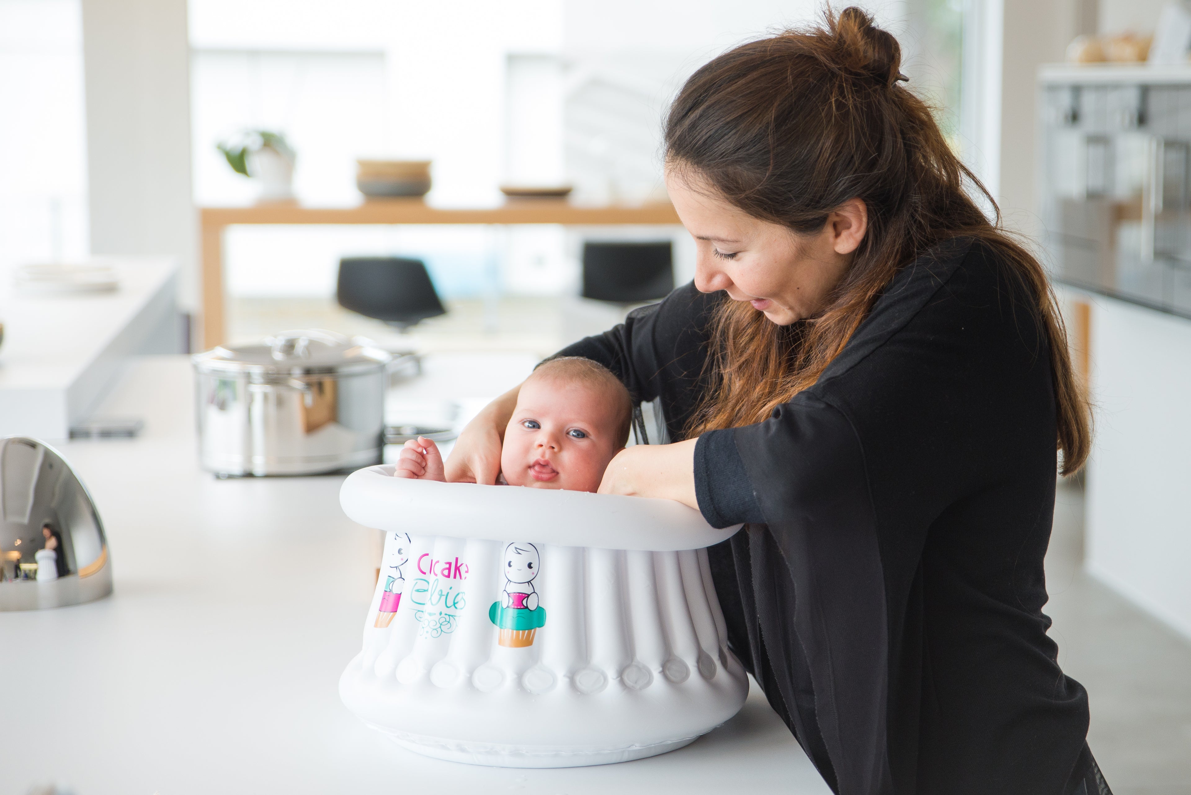 Cupcake Babies Small Bath White &amp; travel pouch &amp; inflator (suitable from birth up to 1 year)