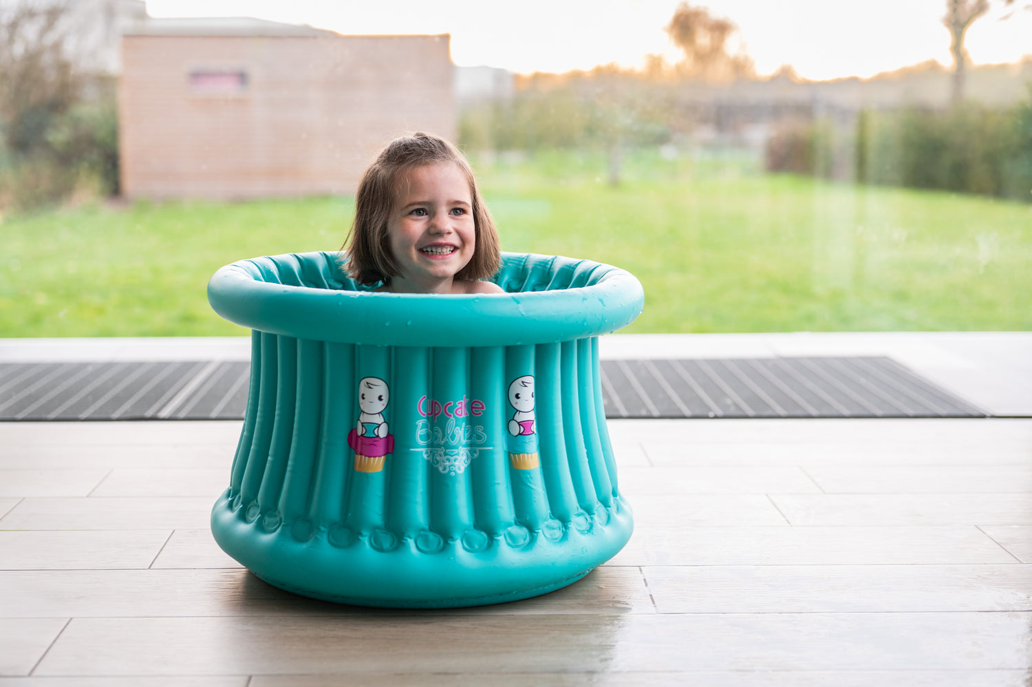 Cupcake Babies Big Bath Turquoise &amp; inflator (suitable from 1 year up to 8 years)