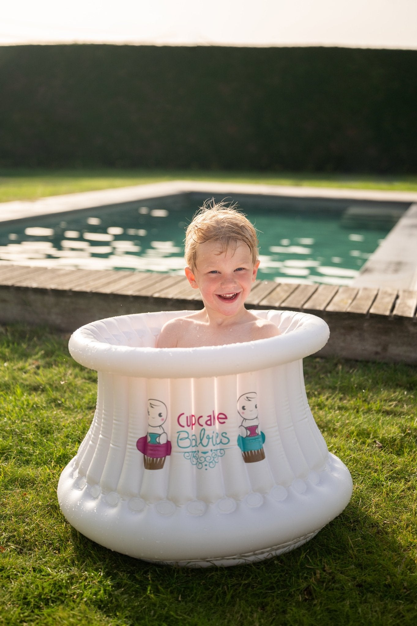 Cupcake Babies Big Bath White &amp; inflator (suitable from 1 year up to 8 years) - Cupcake Babies USA