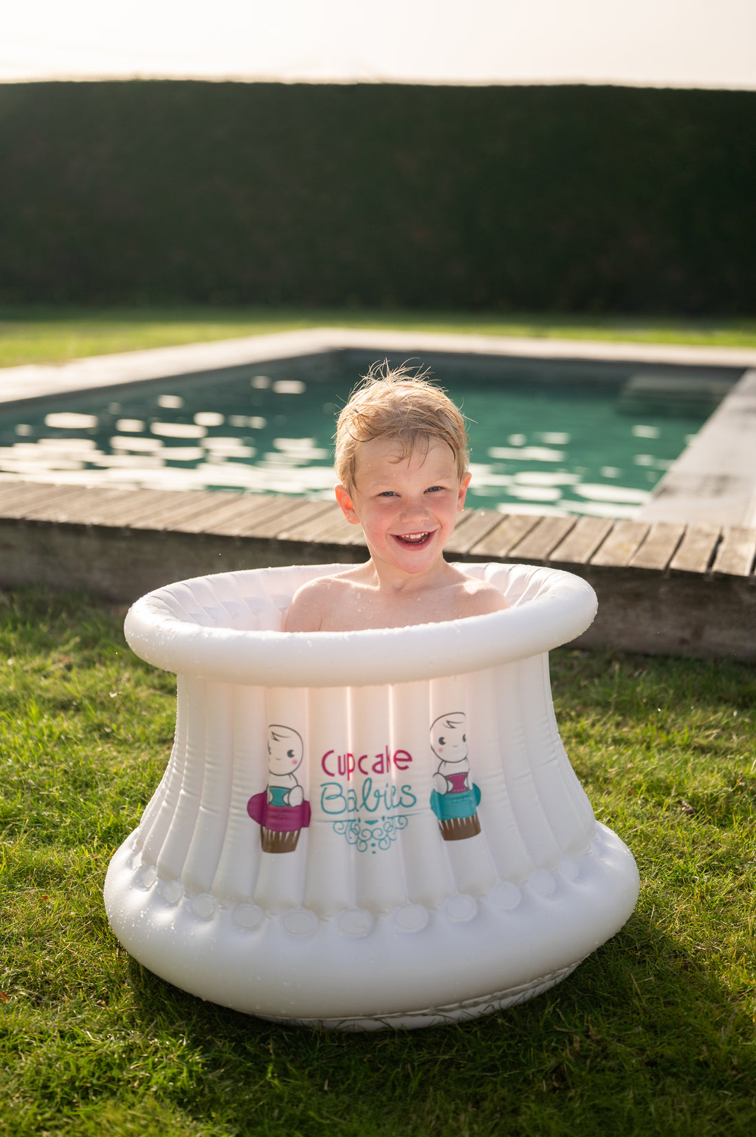 Cupcake Babies Big Bath White &amp; inflator (suitable from 1 year up to 8 years)